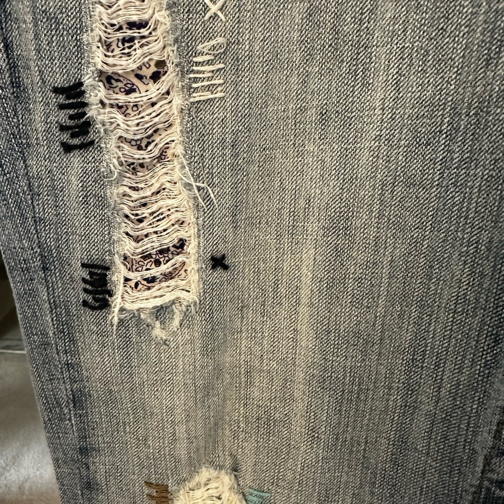 Trendy Distressed Patchwork Midrise Blue Jeans. - image 4